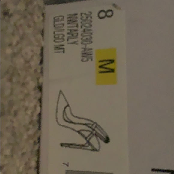 Never worn. Box and shoes in perfect condition. - Picture 4 of 4